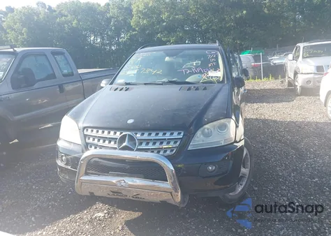 2008 Mercedes-Benz Ml 350 4Matic z USA, uszkodzony, nr VIN 4JGBB86E38A429039